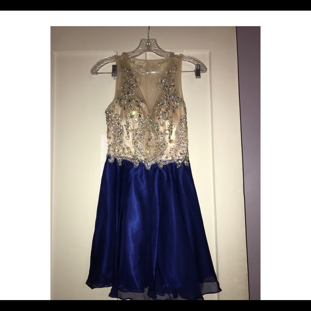 Gorgeous semi formal dress - Picture 2 of 6